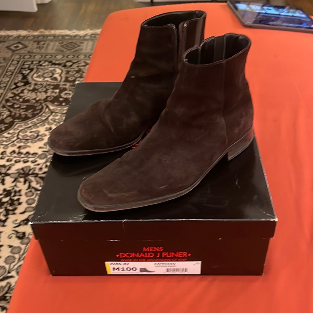 Pliner RING-83 in brown suede